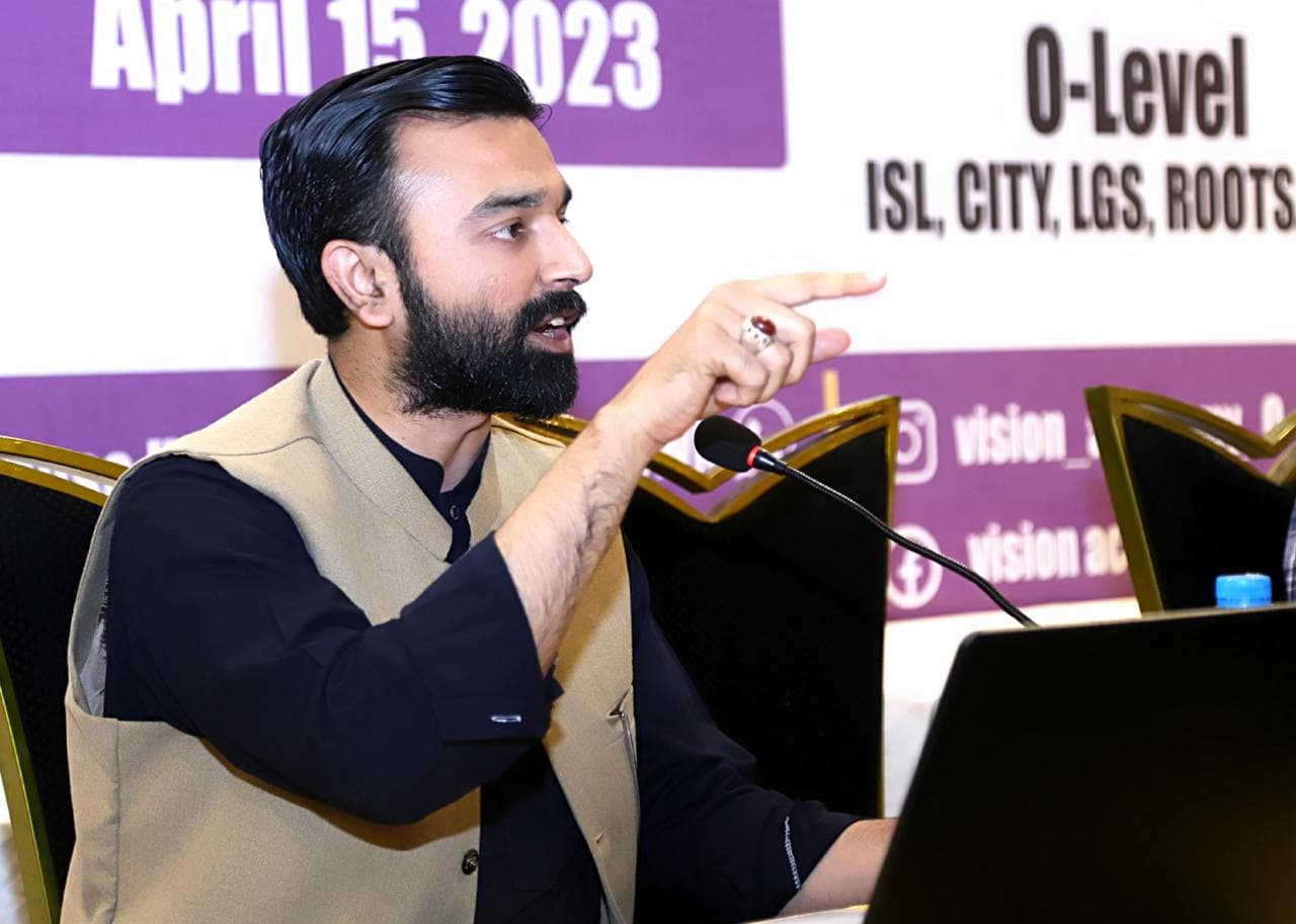 Sir Syed Hasan Bari teaching O Level Islamiyat at a Vision Academy seminar